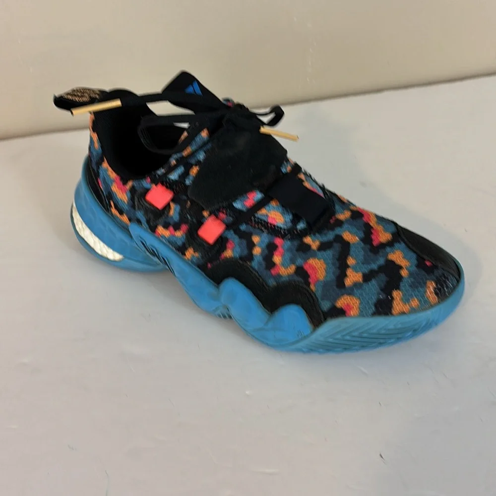 Adidas Rayford Trae Young Signature Series Sneakers Size 7.5